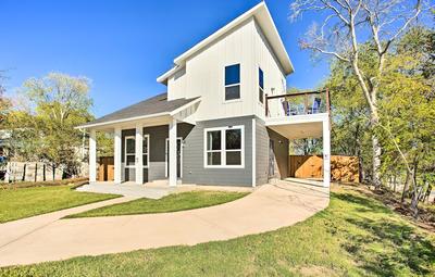 Denison Home w/ Balcony: Walk to Downtown!