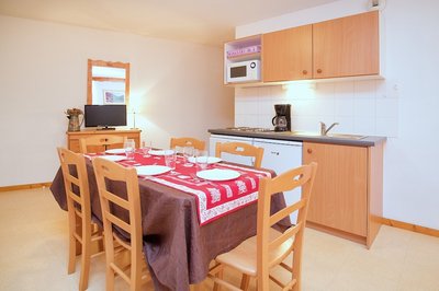 Apartment With 2 Rooms and Balcony