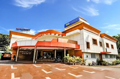 FabHotel Kangappadan Residency