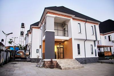 De Mipos Luxury Suites