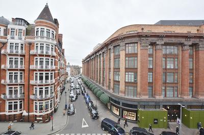 Hans Crescent Apartment