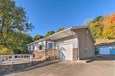 Watch the Sunrise at This Quaint Lake-view Cottage