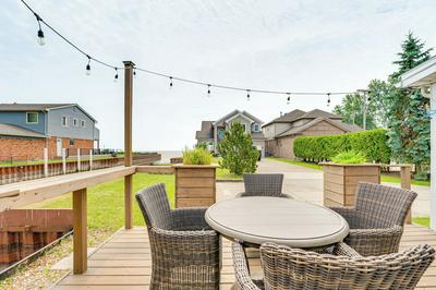 Canal-front St Clair Shores Home: 2 Mi to Dtwn