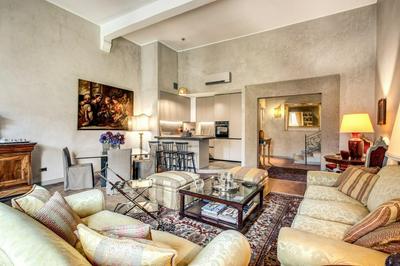 Wonderful Apartment With Balcony in Piazza Margana