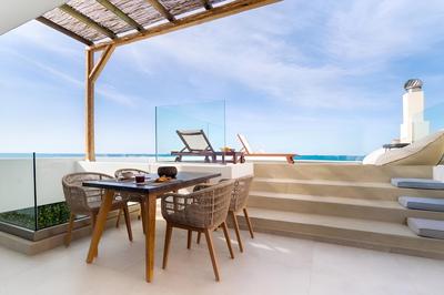Wave an Idyllic Seafront Suite