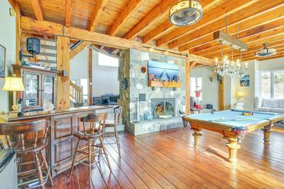 4 Mi to Danbury: Apt w/ Indoor Pool Access