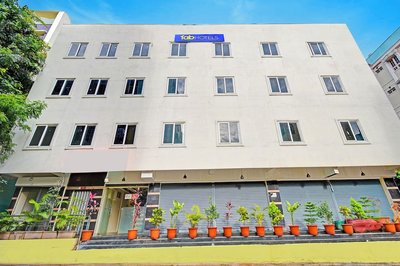 Fabhotel White Ridge