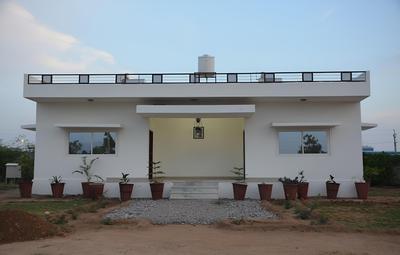 Silver Oak Country Yard