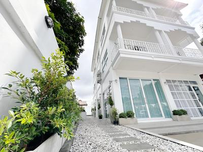 The White House Rachamankha