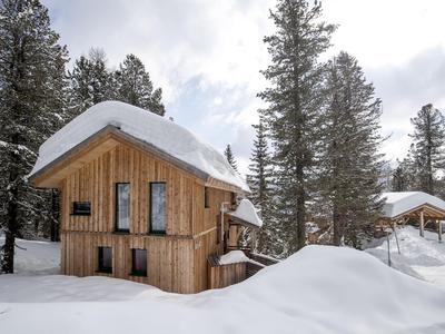 Modern Cottage With Whirlpool