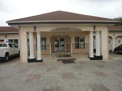 SDM Tavern and Suites