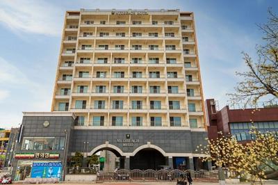 Mud Beach Hotel