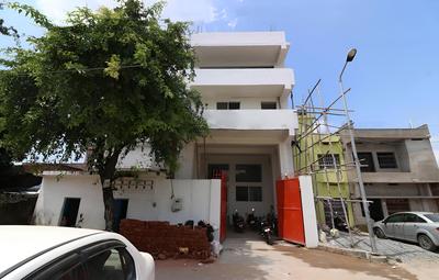 OYO 18587 Alok House