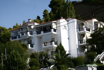 Dennis House