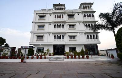 OYO 28253 Jmd Palace