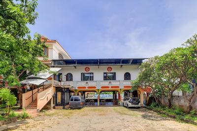 OYO 91042 Hawaina Hotel