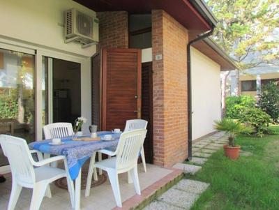 Villa With Private Garden Near the Beach and Center