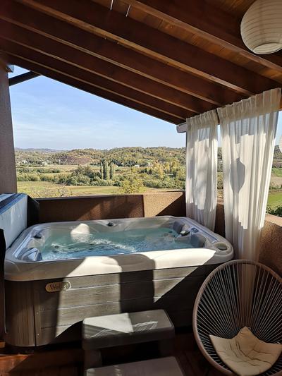 Viksa with Hot Tub