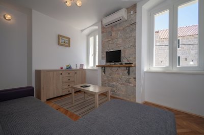 Kira, One Bedroom Apartment In Old Town