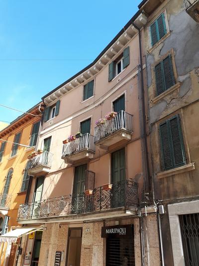 Verona For Rent Red Theater