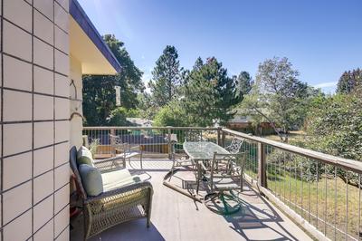 Sustainable Sanctuary: Rattlesnake Valley Retreat