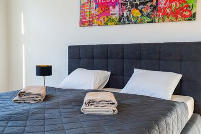 Rochus Stylish Stays