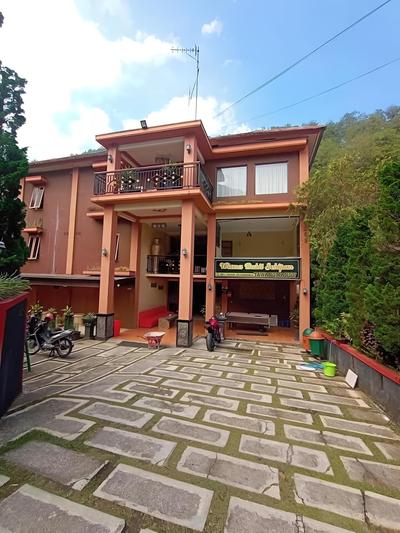 Red Chilies Hill Hotel