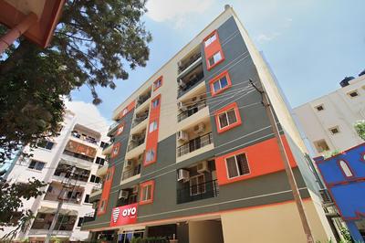 OYO 9653 Ample Premium Suites