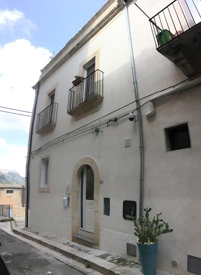 Reusuite Authentic Sicilian Hospitality