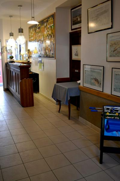 Hotel De La Porte Saint Pierre