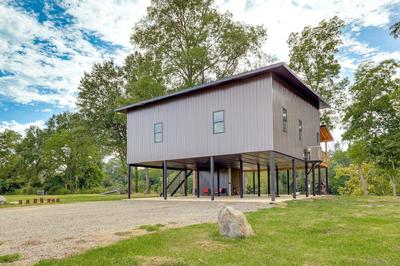 Modern, Riverfront Family House w/ Balcony & Grill