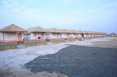 DESERT INN CAMP