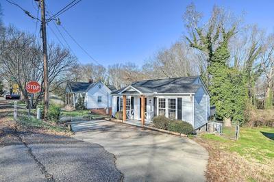 Pet-friendly Greenville Dwelling ~ 2 Mi From Dtwn!