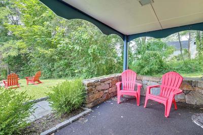 New Fairfield Home w/ Beach Access & Fire Pit