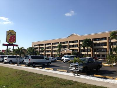 Super 8 by Wyndham Fort Myers