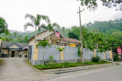 SPOT ON 2448 Hotel Tlogorejo 2