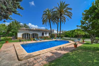 Villa Nathalie in J vea