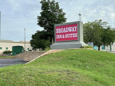 Broadway Inn & Suites OKC