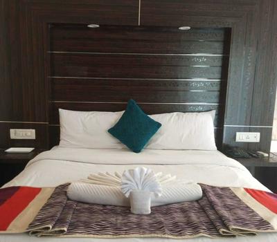 Holiday Highlight By Golden Castle Hotel