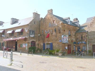Holiday Home in Plouarzel Near Sandy Beaches