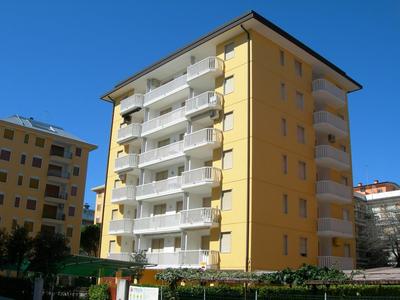 Elba 24 in Bibione With 1 Bedrooms and 1 Bathrooms