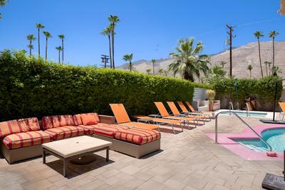 Poolside Fun King Suite