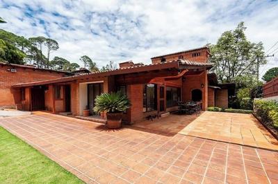 Incredible Property with Huge Garden and Pool!