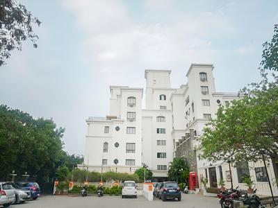 OYO 5630 Beverly Hills Hotel