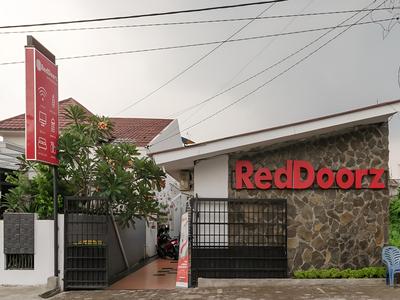 RedDoorz near Universitas Medan Area