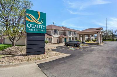 Quality Inn & Suites Omaha Chalco
