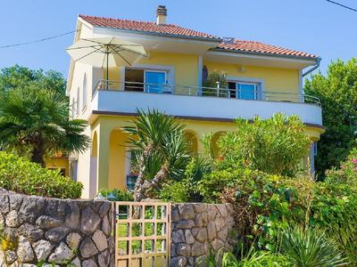 Nice Apartment With Private Terrace Near the Sea