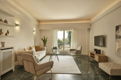 Chic n Bright 3 Bd Apt with Hilton View
