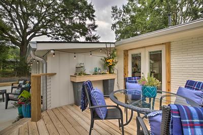 Walk to Dtwn Alpharetta: Modern Home w/ Fire Pit