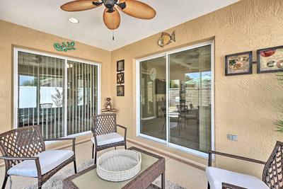 Sunny Courtyard Villa w/ Patio: Golf & Dine!